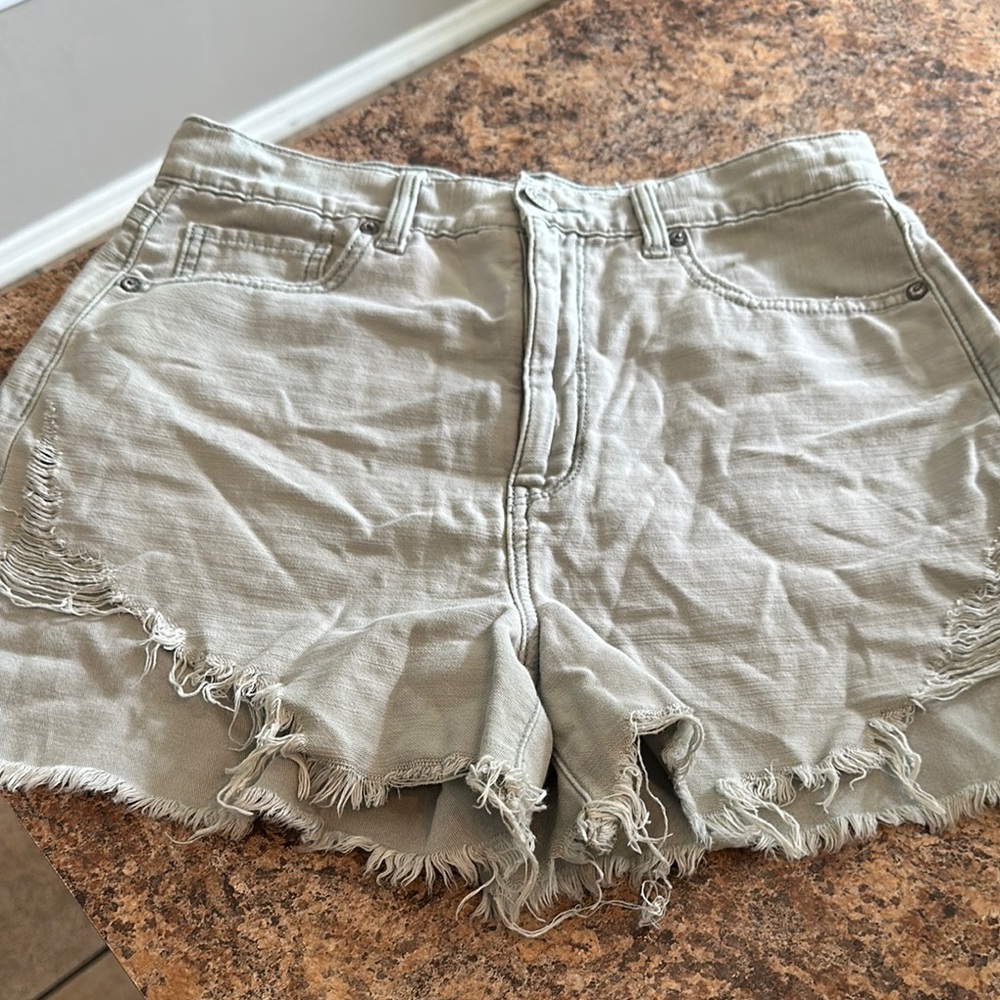 American Eagle Highest Rise Mom Short Size 8 Stylish Frayed Hem Women Shorts